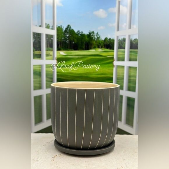 Paquito Forest Green/Beige Ceramic Planter Pot with Saucer Attached - Picture 3 of 9